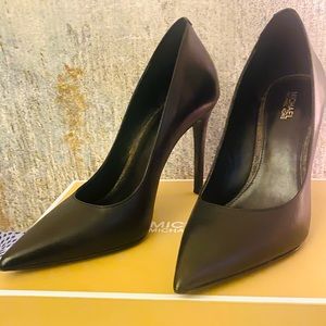 Michael Kors KEKE 4 Inch Pumps In Black, Excellent (EUC) Condition!